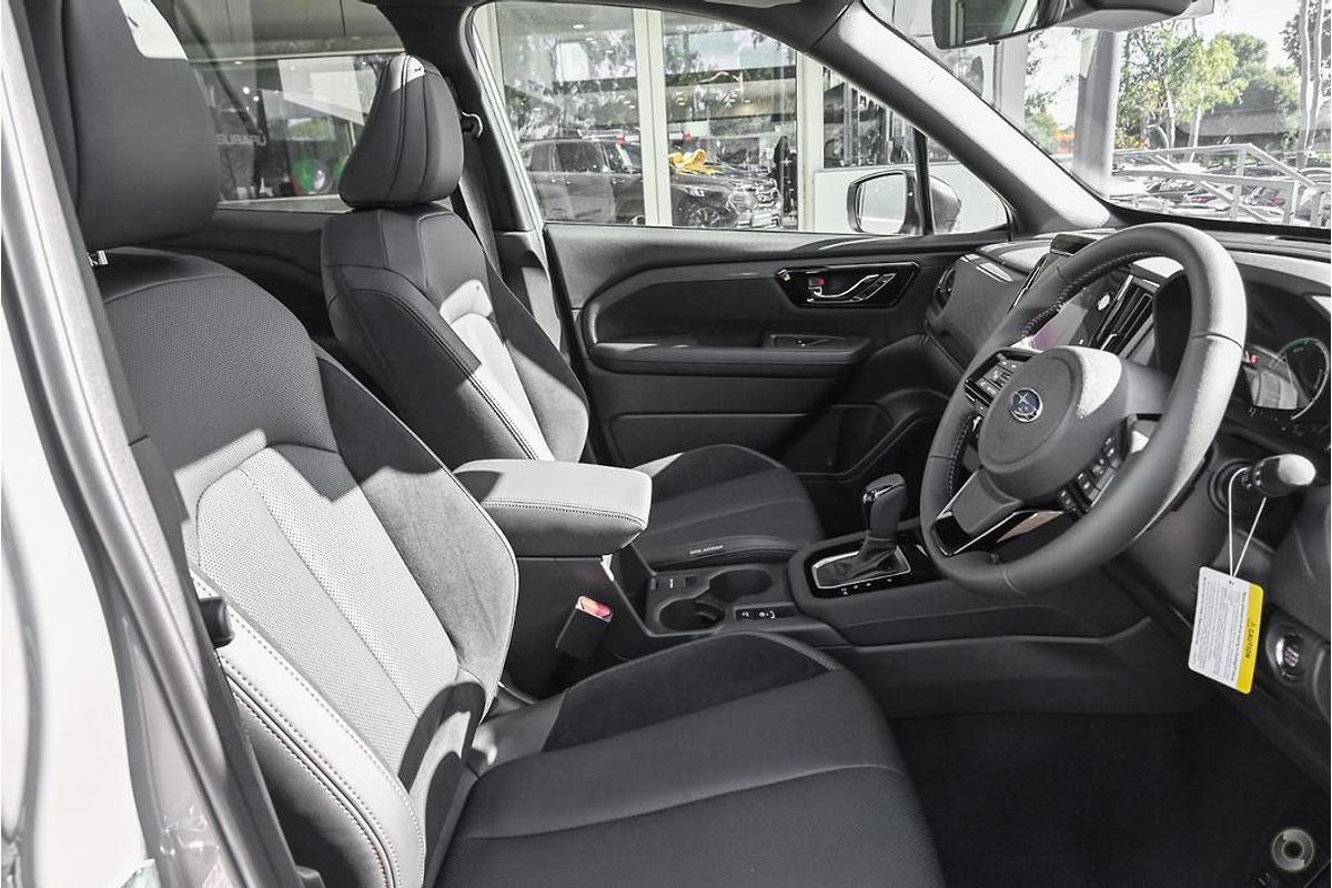 2025 Subaru Forester Hybrid Touring S6