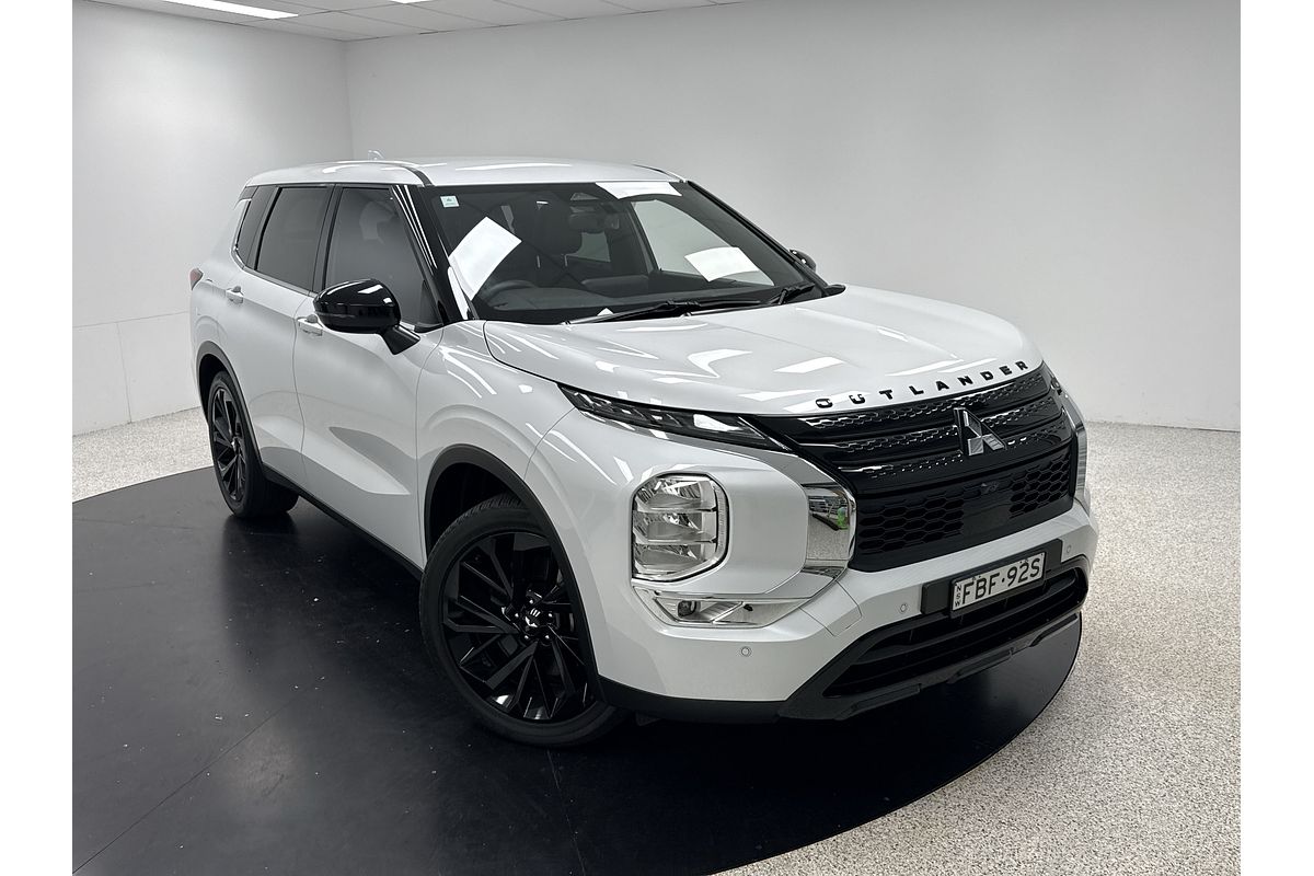 2023 Mitsubishi Outlander LS Black Edition ZM