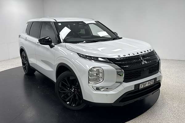 2023 Mitsubishi Outlander LS Black Edition ZM