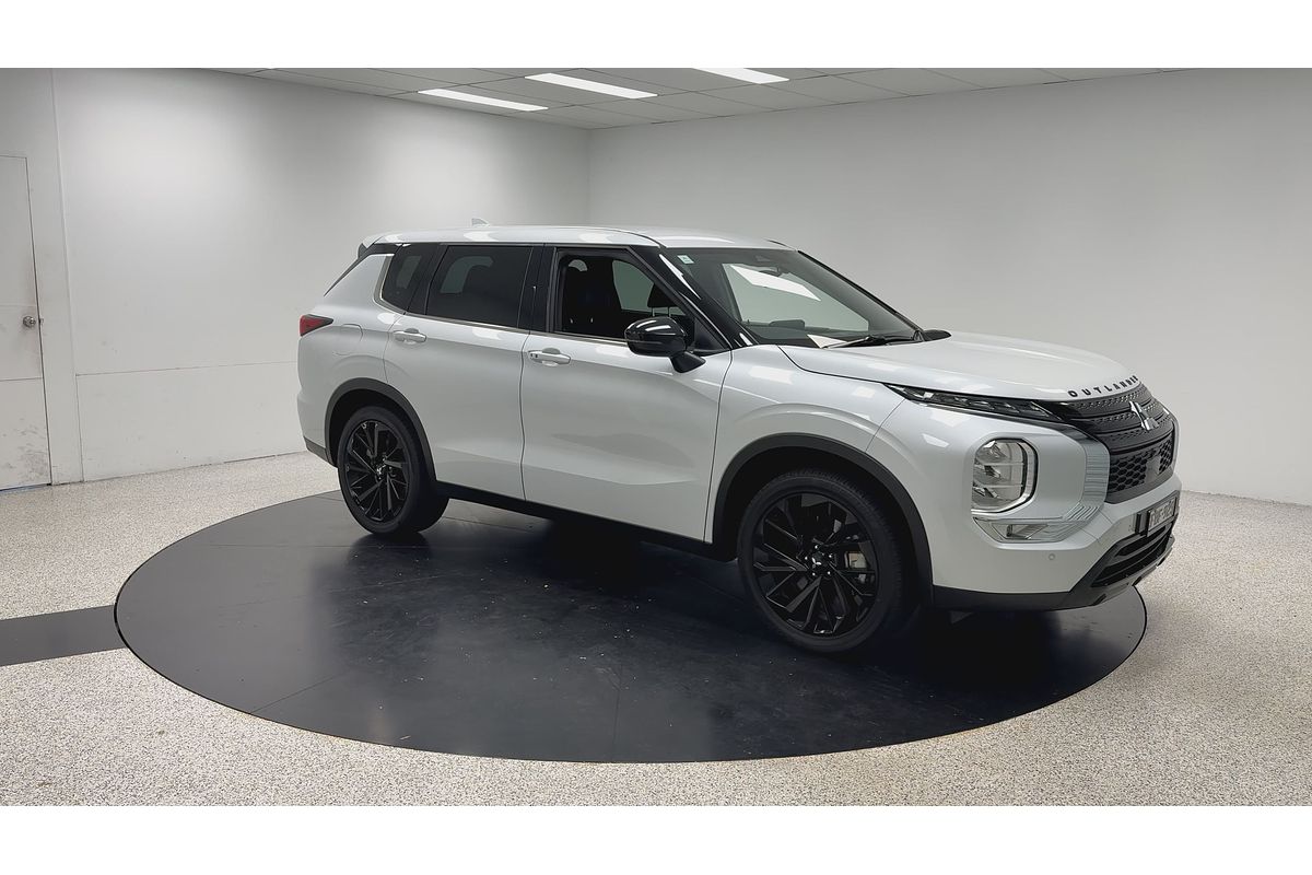 2023 Mitsubishi Outlander LS Black Edition ZM