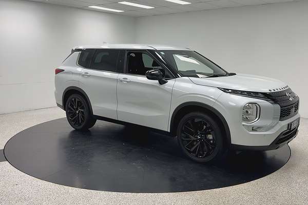 2023 Mitsubishi Outlander LS Black Edition ZM