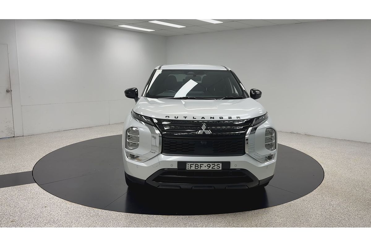 2023 Mitsubishi Outlander LS Black Edition ZM