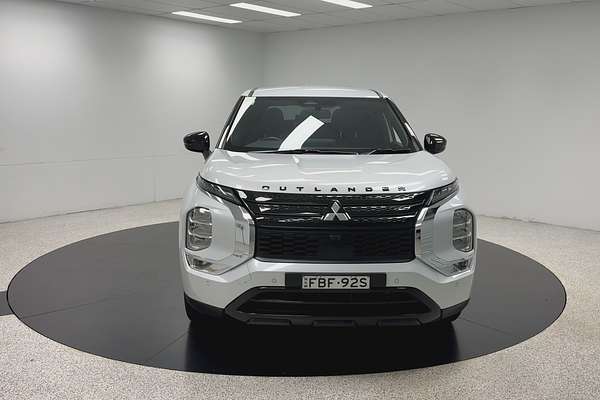 2023 Mitsubishi Outlander LS Black Edition ZM