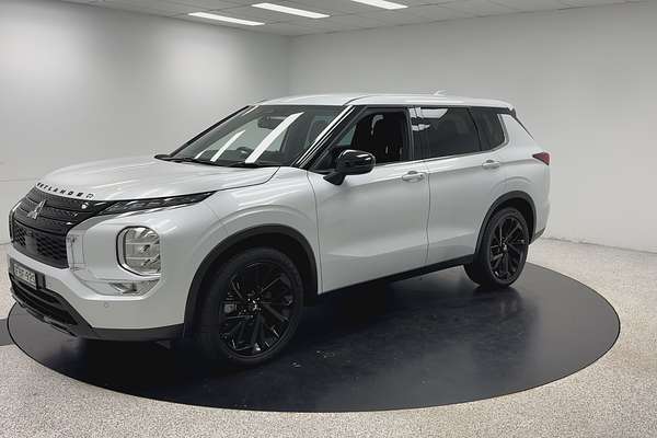 2023 Mitsubishi Outlander LS Black Edition ZM