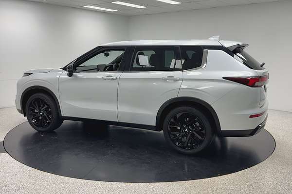 2023 Mitsubishi Outlander LS Black Edition ZM