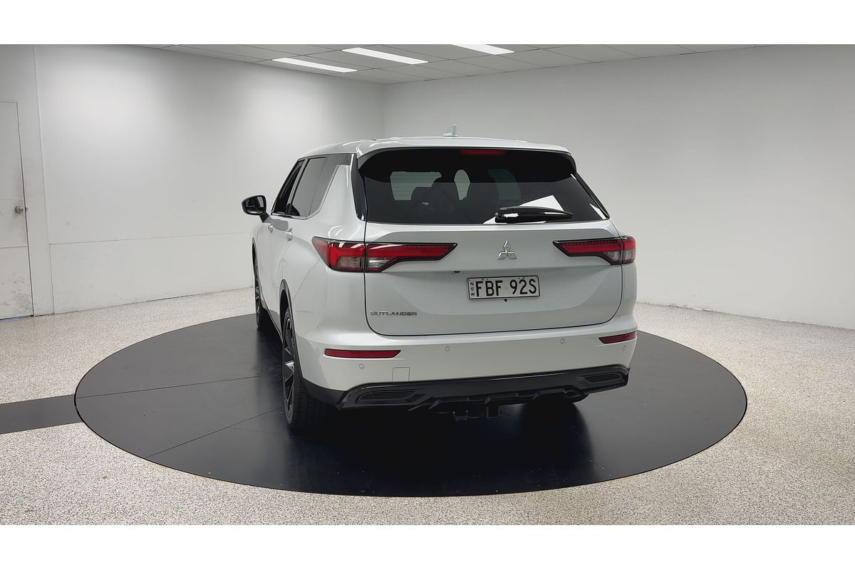 2023 Mitsubishi Outlander LS Black Edition ZM