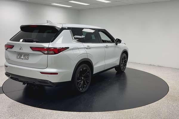 2023 Mitsubishi Outlander LS Black Edition ZM