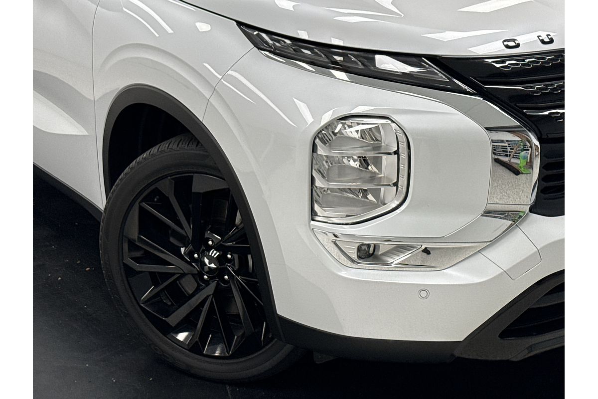 2023 Mitsubishi Outlander LS Black Edition ZM