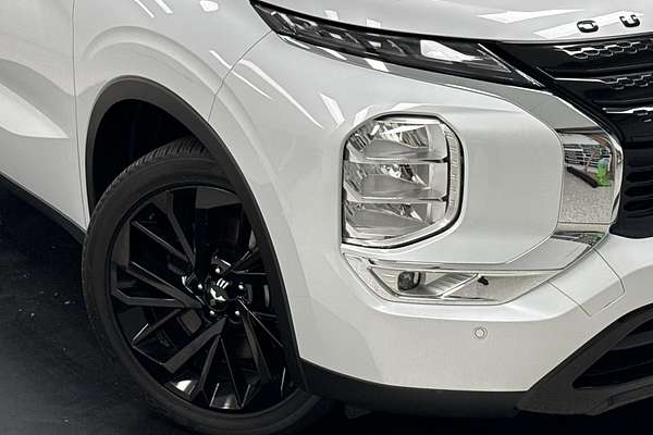 2023 Mitsubishi Outlander LS Black Edition ZM