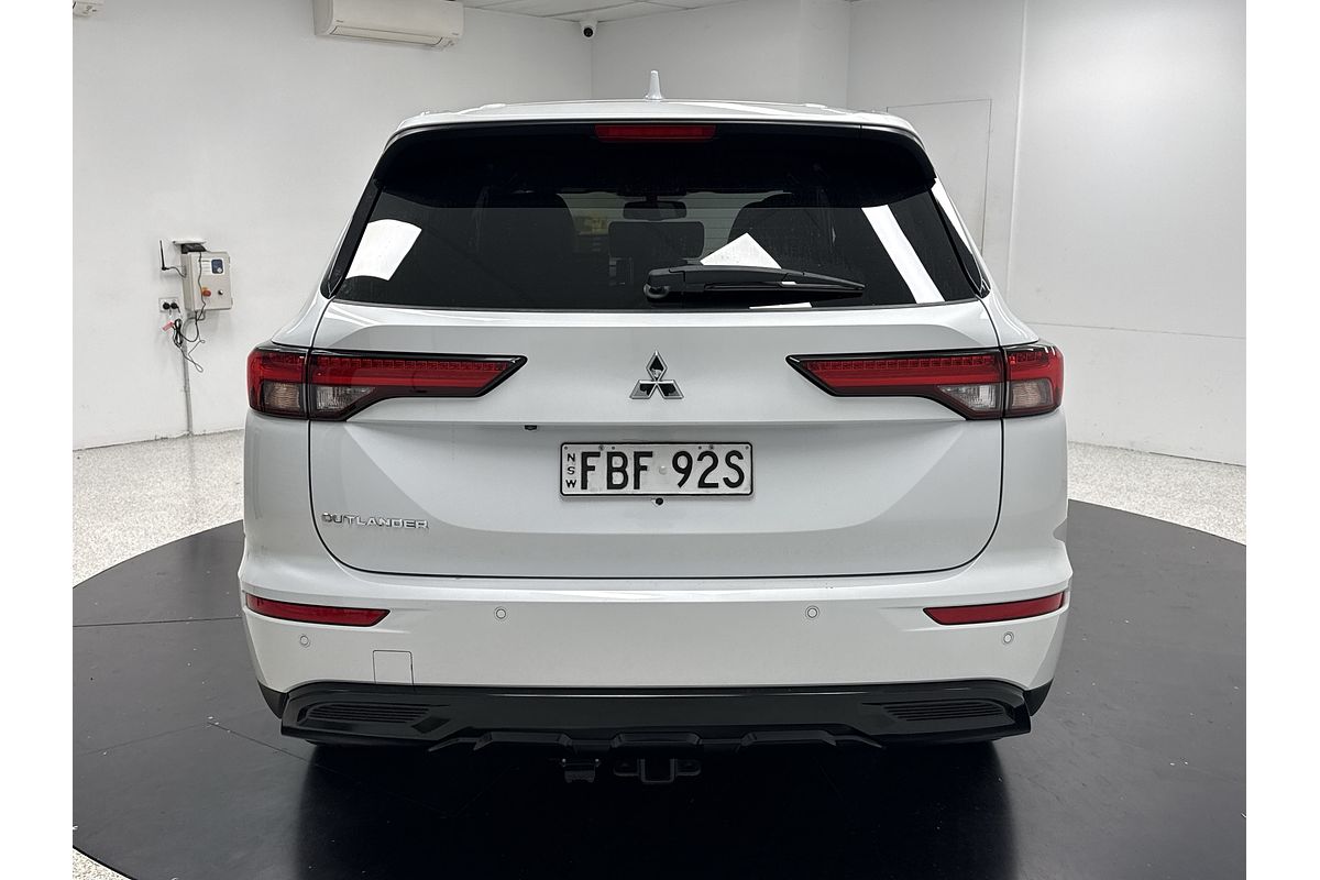 2023 Mitsubishi Outlander LS Black Edition ZM