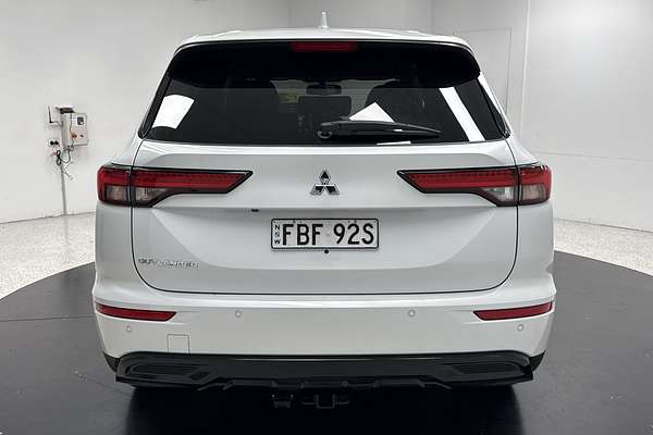 2023 Mitsubishi Outlander LS Black Edition ZM
