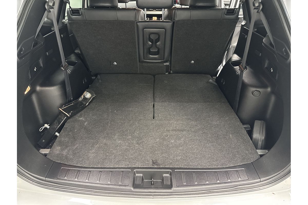 2023 Mitsubishi Outlander LS Black Edition ZM