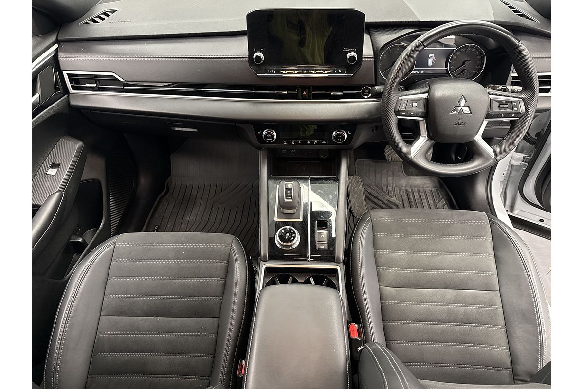 2023 Mitsubishi Outlander LS Black Edition ZM