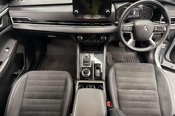 2023 Mitsubishi Outlander LS Black Edition ZM