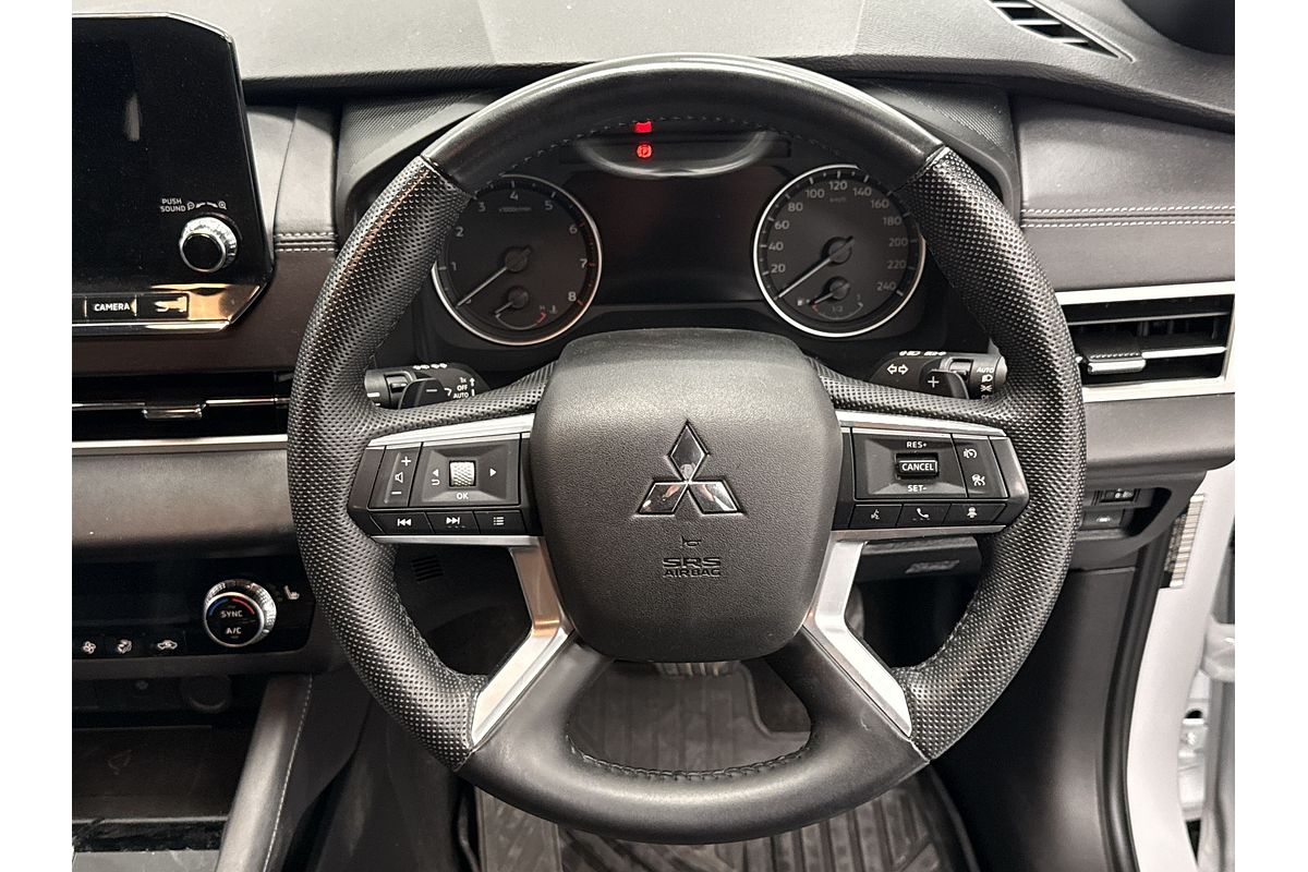 2023 Mitsubishi Outlander LS Black Edition ZM