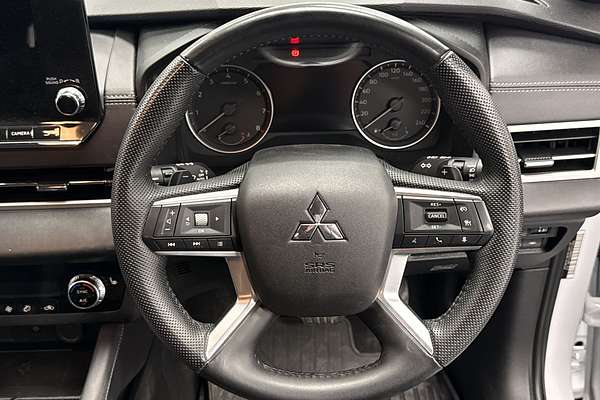 2023 Mitsubishi Outlander LS Black Edition ZM