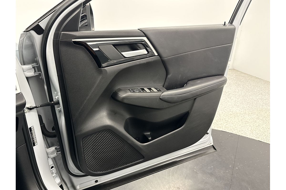 2023 Mitsubishi Outlander LS Black Edition ZM