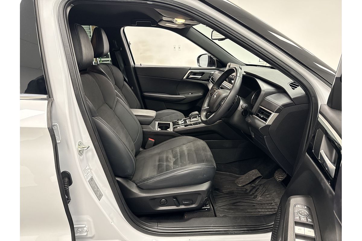 2023 Mitsubishi Outlander LS Black Edition ZM