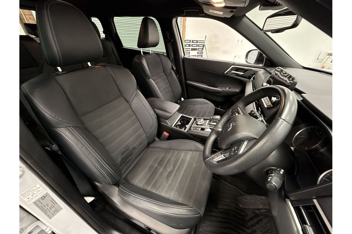 2023 Mitsubishi Outlander LS Black Edition ZM