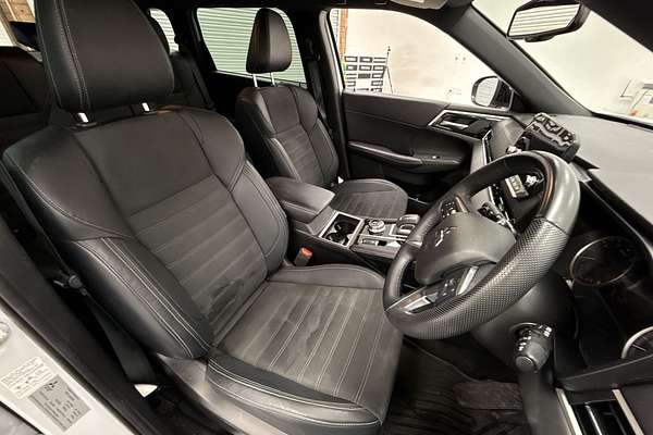 2023 Mitsubishi Outlander LS Black Edition ZM