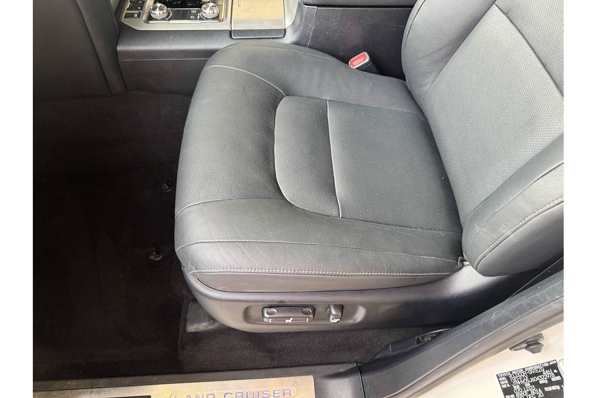 2020 Toyota Landcruiser Sahara VDJ200R