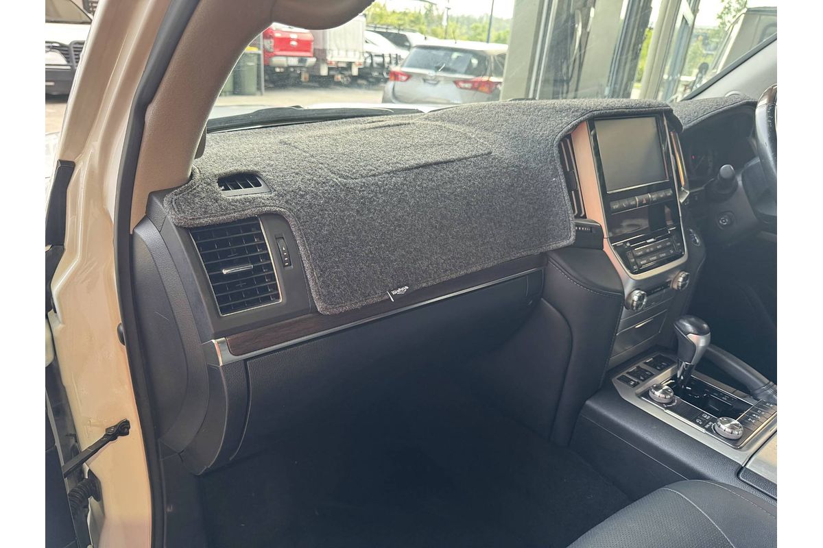 2020 Toyota Landcruiser Sahara VDJ200R