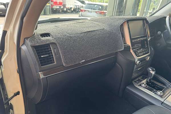 2020 Toyota Landcruiser Sahara VDJ200R