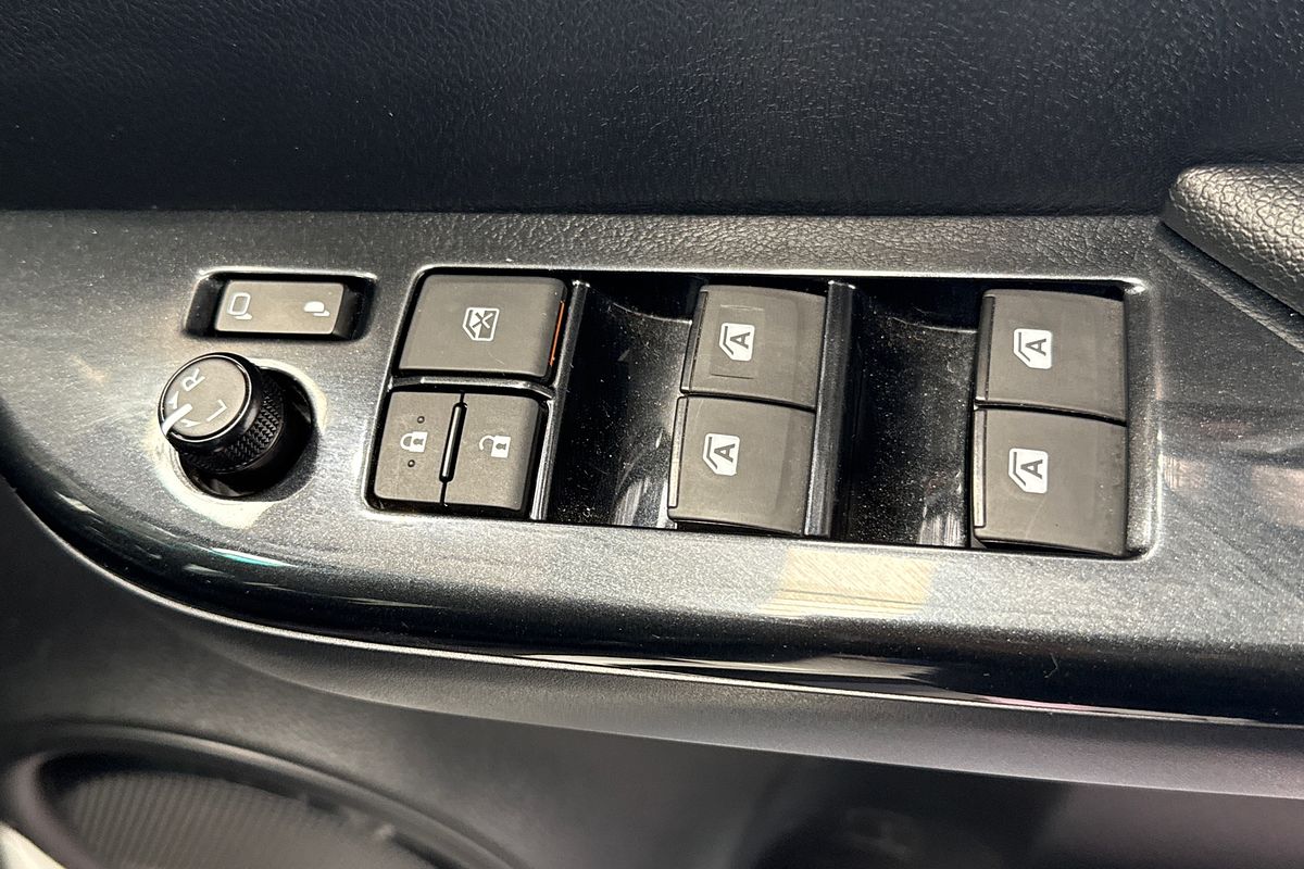 2024 Toyota Hilux SR5 48V GUN126R 4X4