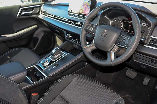 2025 Mitsubishi Outlander LS ZM