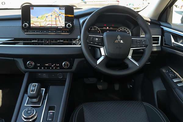 2025 Mitsubishi Outlander LS ZM