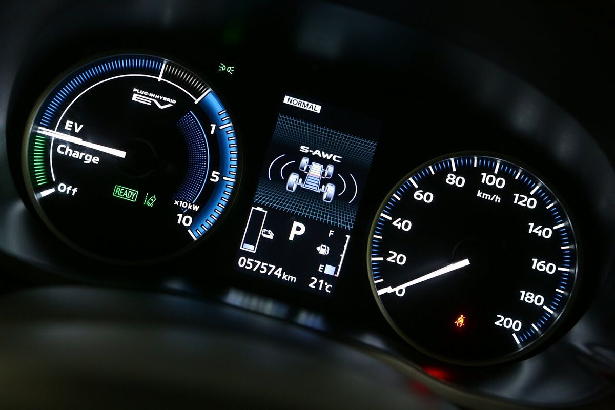 2023 Mitsubishi Eclipse Cross PHEV ES YB