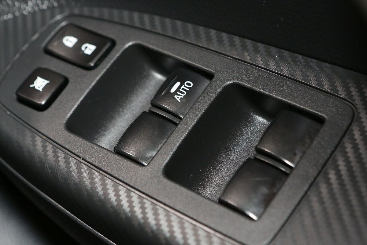 2023 Mitsubishi Eclipse Cross PHEV ES YB