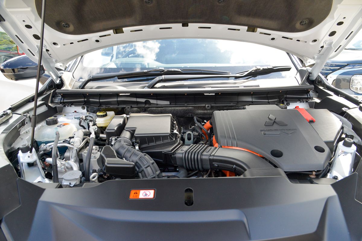 2024 Mitsubishi Outlander PHEV GSR ZM