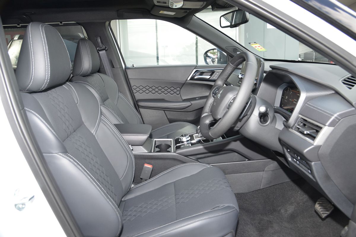 2024 Mitsubishi Outlander PHEV GSR ZM