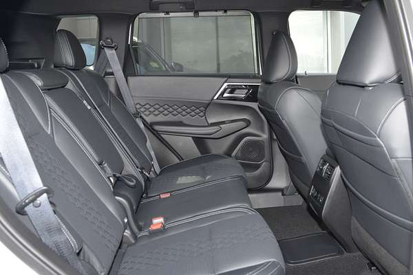 2024 Mitsubishi Outlander PHEV GSR ZM