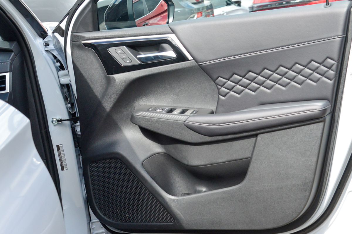 2024 Mitsubishi Outlander PHEV GSR ZM