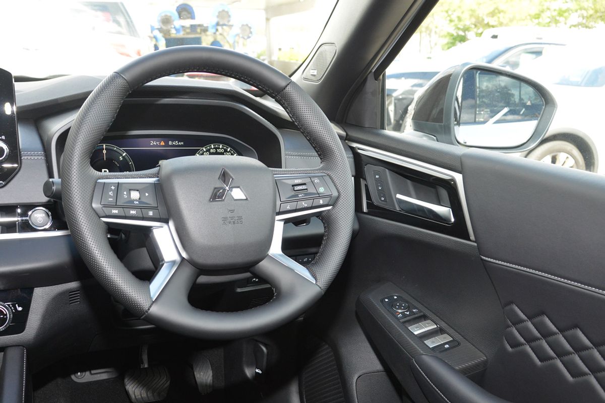 2024 Mitsubishi Outlander PHEV GSR ZM