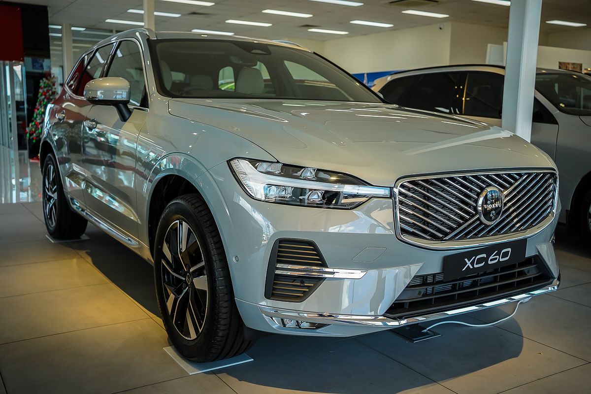 2025 Volvo XC60 Plus B5 Bright