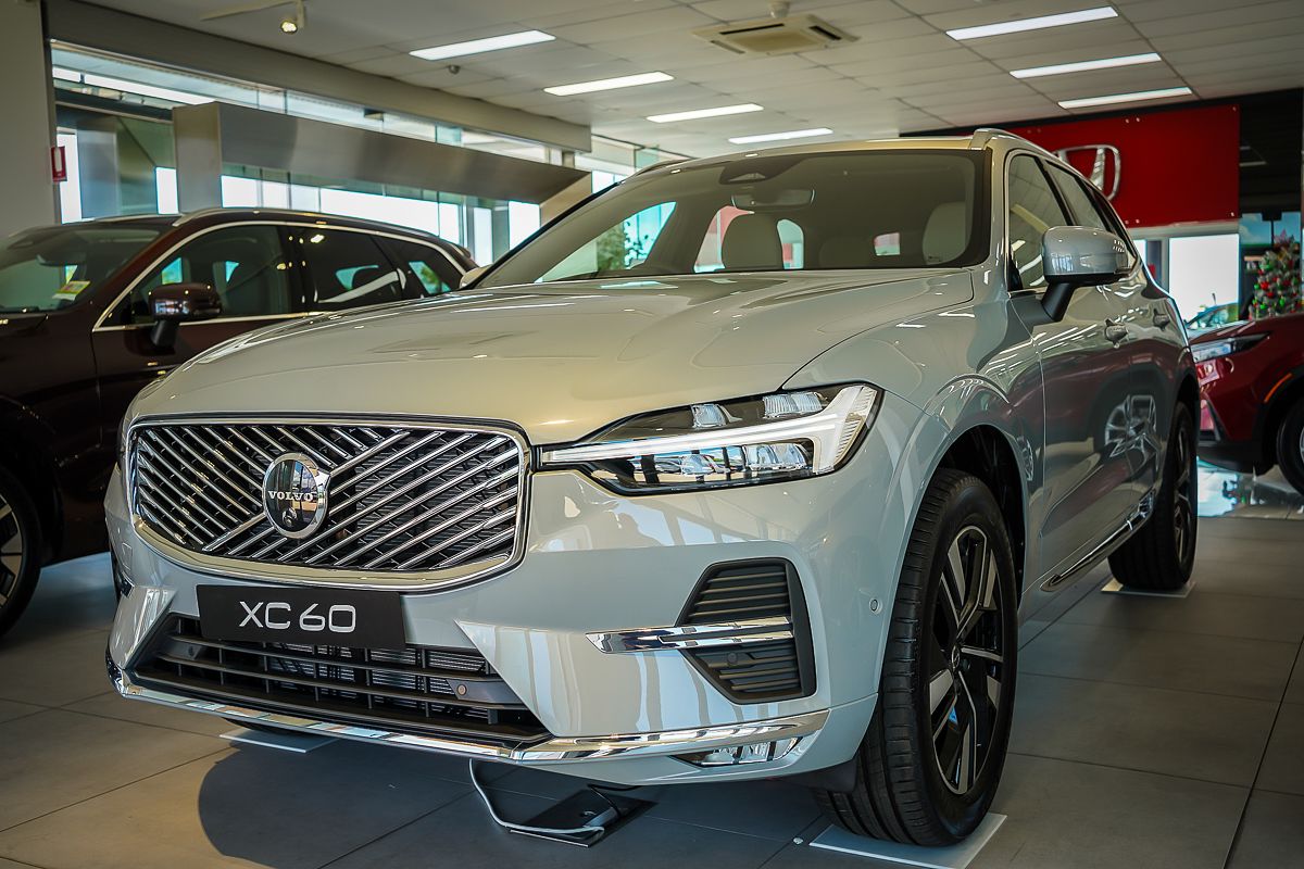 2025 Volvo XC60 Plus B5 Bright