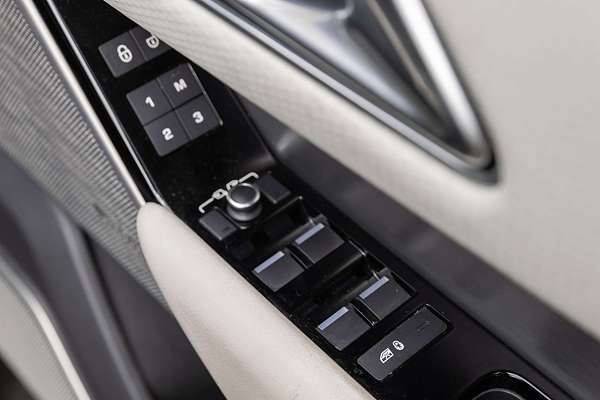 2017 Land Rover Range Rover Velar D240 R-Dynamic SE L560