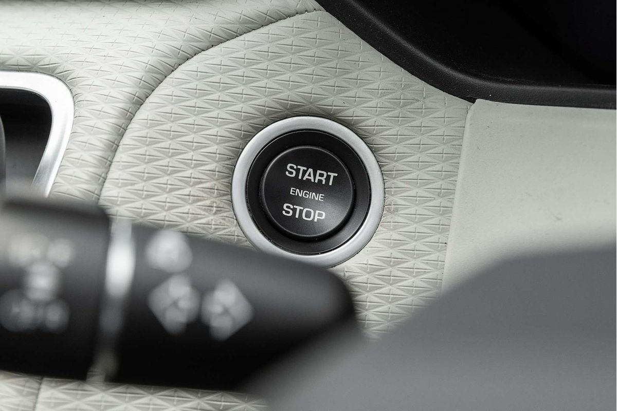 2017 Land Rover Range Rover Velar D240 R-Dynamic SE L560