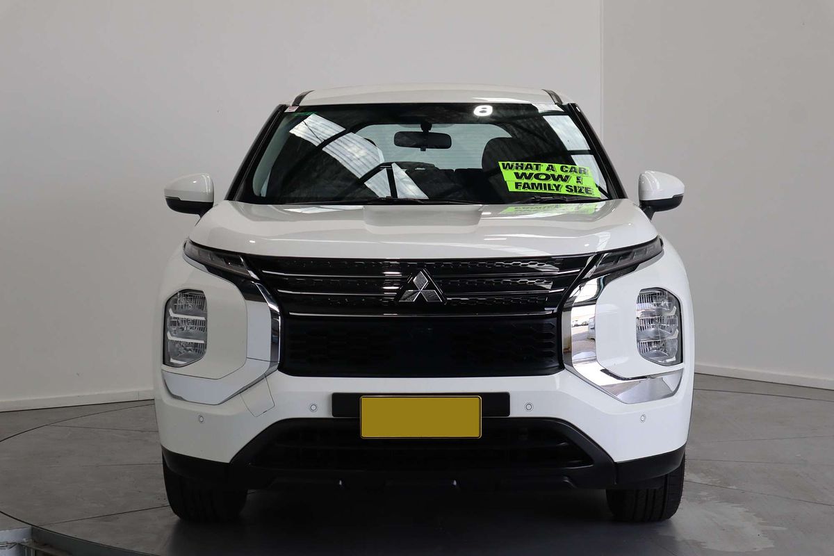 2023 Mitsubishi Outlander ES ZM