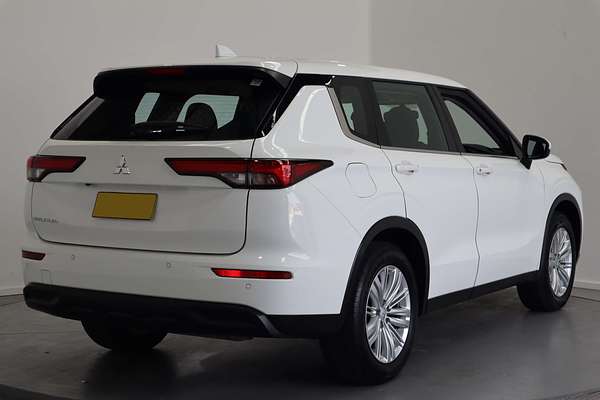 2023 Mitsubishi Outlander ES ZM