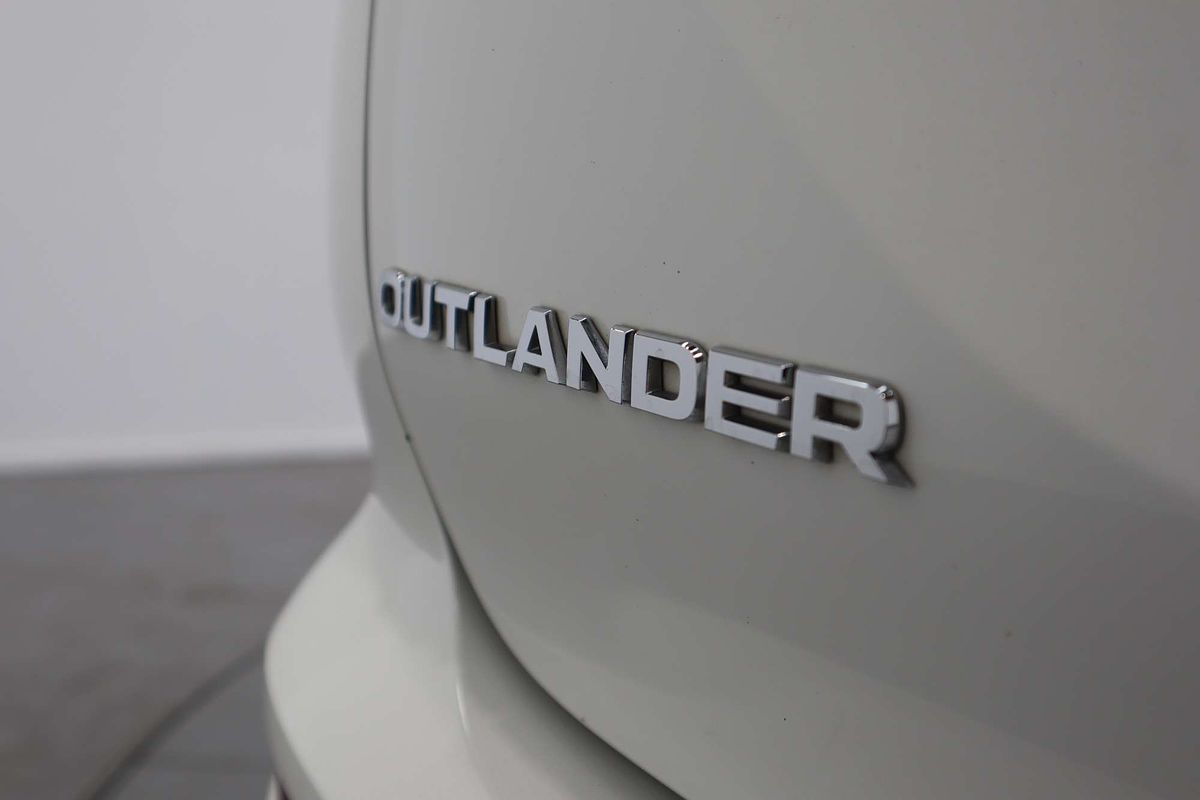 2023 Mitsubishi Outlander ES ZM