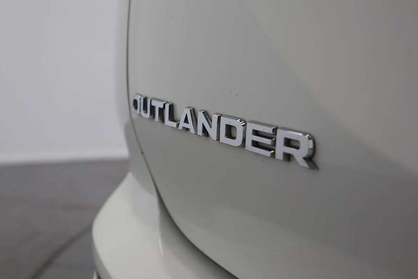 2023 Mitsubishi Outlander ES ZM