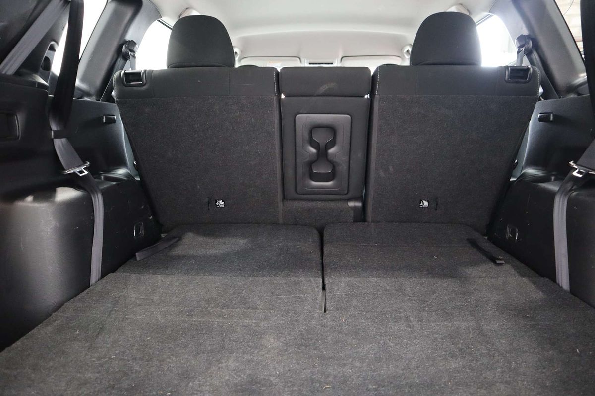 2023 Mitsubishi Outlander ES ZM