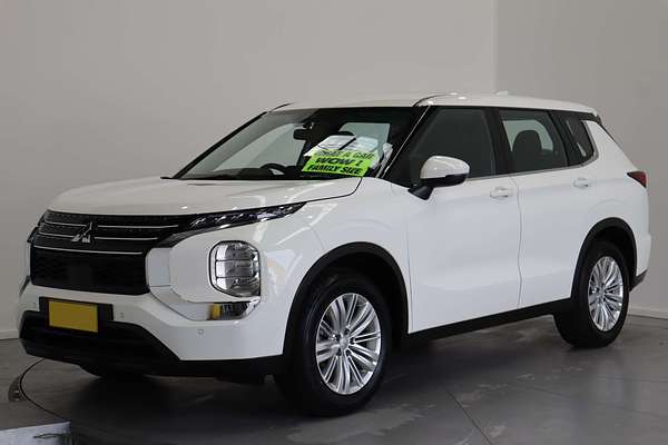 2023 Mitsubishi Outlander ES ZM