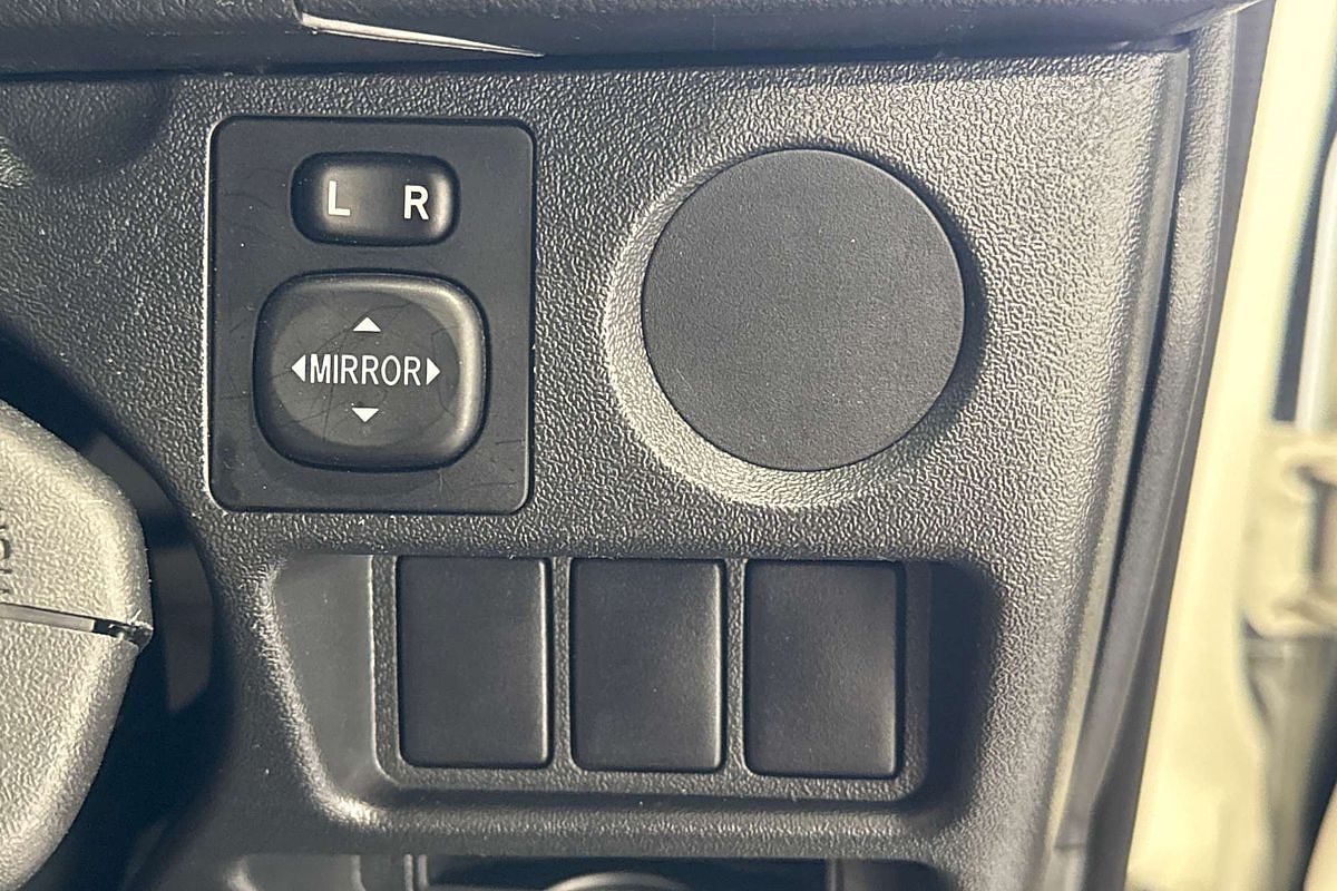 2016 Toyota Hiace Commuter KDH223R ELWB High Roof