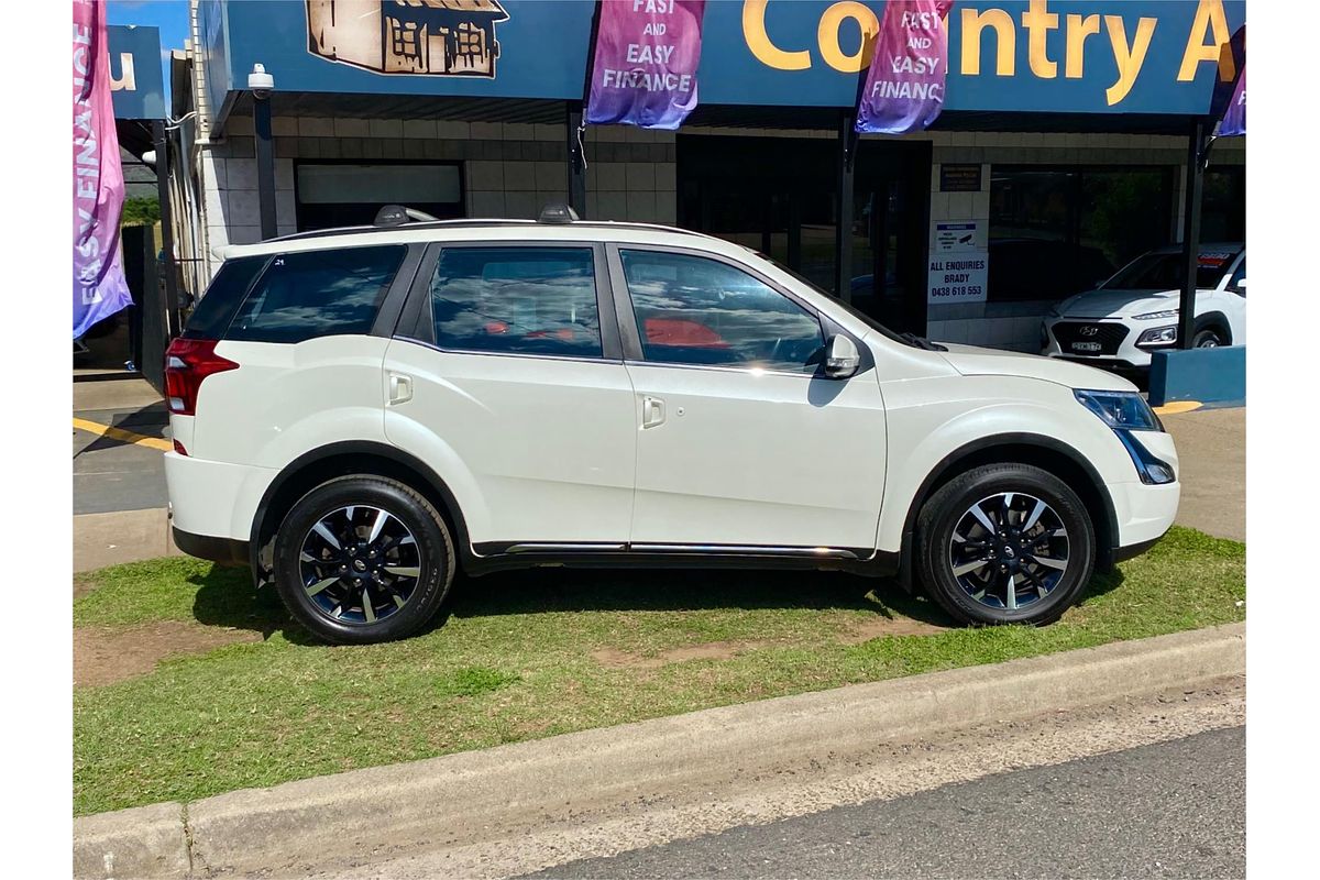 2021 Mahindra XUV 500