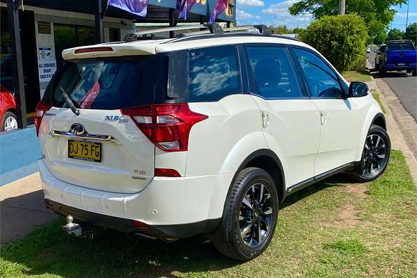 2021 Mahindra XUV 500